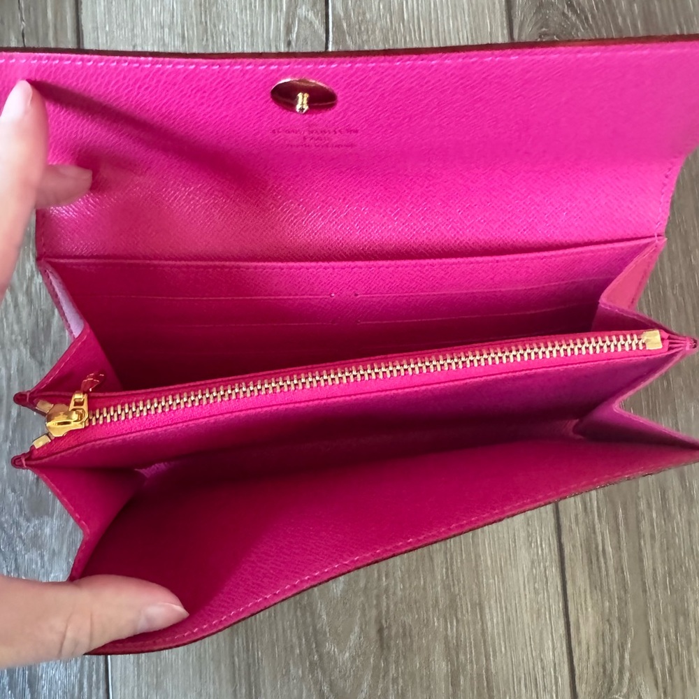 🎉SOLD🎉Louis Vuitton Black Murakami Sarah Wallet - Picture 4 of 6